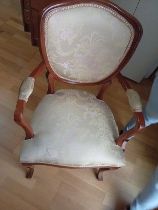 Silla antigua tapizada madera