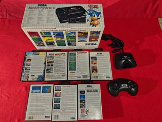Sega Master System II con Sonic y juegos