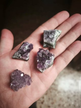 4 Minerali Ametista. 5€ per minerale, sono piccoli