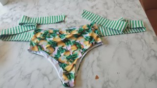 Bikini de limón y rayas verdes