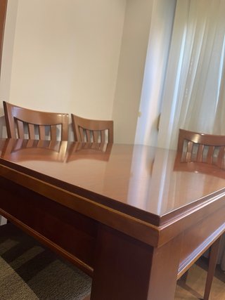 Tavolo allungabile in legno massello con 4 sedie