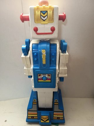 Robot che Corre nei Corridoi Giocattolo