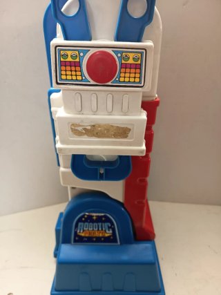 Robot che Corre nei Corridoi Giocattolo