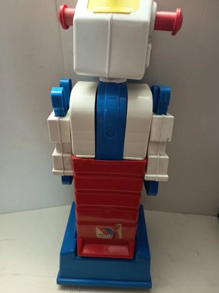 Robot che Corre nei Corridoi Giocattolo