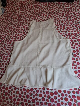 Blusa Stradivarius blanca con volantes