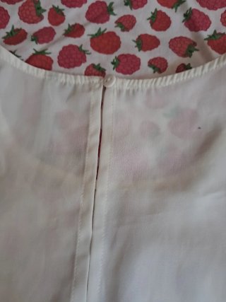 Blusa Stradivarius blanca con volantes