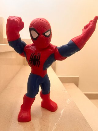 Muñecos Superhéroes Hulk y Spiderman 22cm