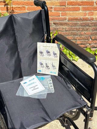 Silla de ruedas con ruedas grandes