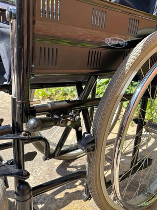Silla de ruedas con ruedas grandes