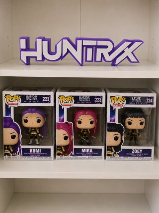Logo HUNTRIX 3D Blanco y Morado.