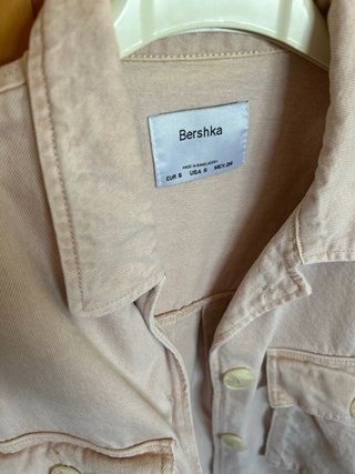 Cazadora vaquera Bershka rosa talla S