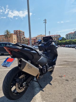 Yamaha Tmax 560 Negra