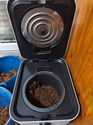 Compostador para reparar o piezas