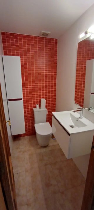 INSTALACIÓN DE MAMPARAS Y MUEBLES DE BAÑO