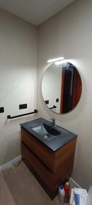 INSTALACIÓN DE MAMPARAS Y MUEBLES DE BAÑO