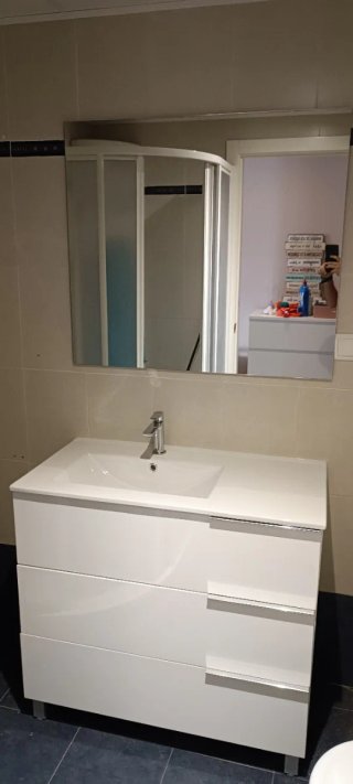 INSTALACIÓN DE MAMPARAS Y MUEBLES DE BAÑO