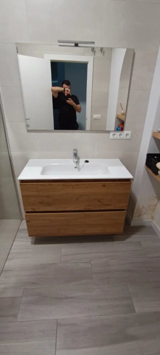 INSTALACIÓN DE MAMPARAS Y MUEBLES DE BAÑO