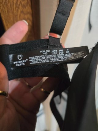 Sujetador negro nuevo la talla esta en las fotos