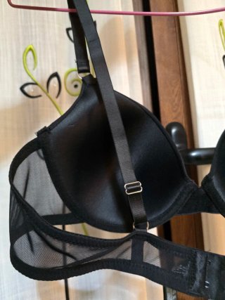 Sujetador negro nuevo la talla esta en las fotos