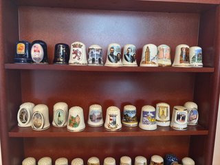 Colección de dedales decorativos