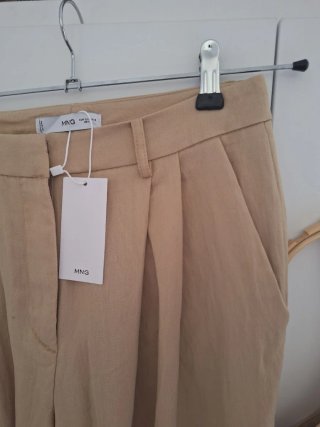 Conjunto chaleco y pantalón Mango beige