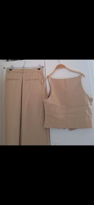Conjunto chaleco y pantalón Mango beige