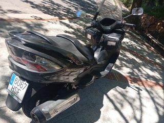 Suzuki Burgman gris - Maxi Scooter Automática
