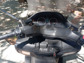 Suzuki Burgman gris - Maxi Scooter Automática