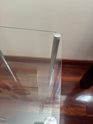 Mesita auxiliar cristal y metal cromado