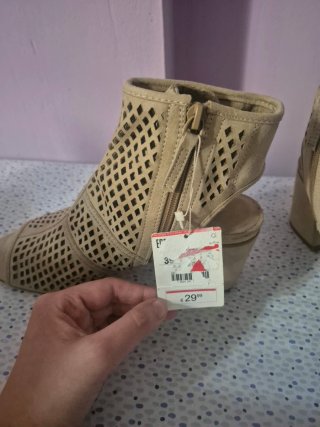 Botines Beige Calados