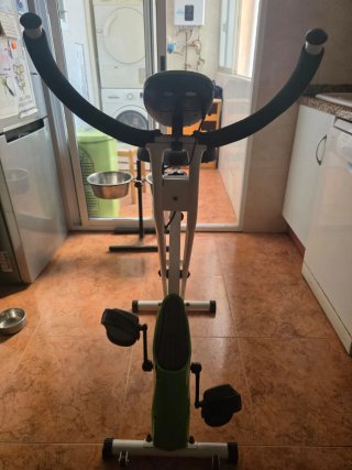 Bicicleta Estática Blanca y Verde, plegable