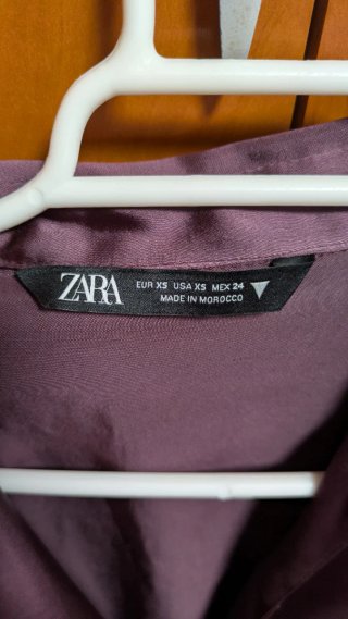 Vestido Zara satén morado
