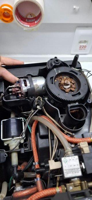 Mantenimiento y Reparación de Máquinas de Café