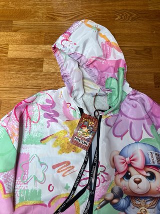 Cortavientos estampado oso y flores
