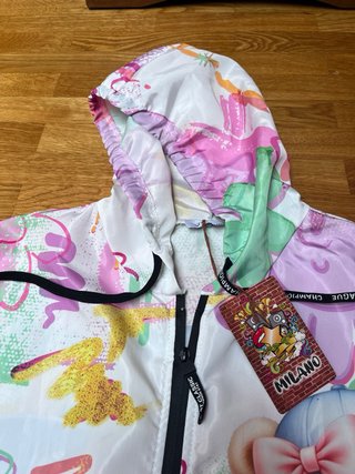 Cortavientos estampado oso y flores