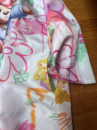 Cortavientos estampado oso y flores