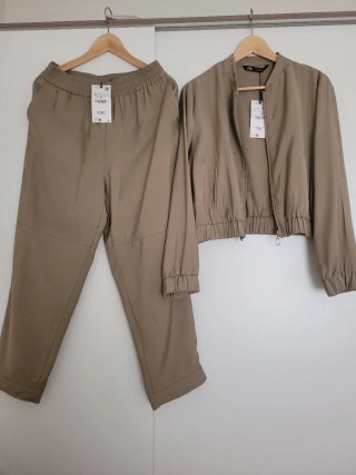 Conjunto Zara Chaqueta y Pantalón Beige Talla M