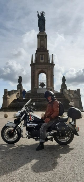 Moto Custom Negra y Gris