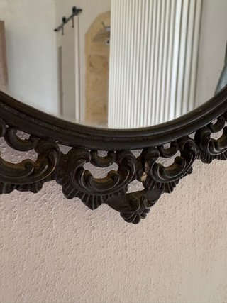 Specchio antico con cornice decorata