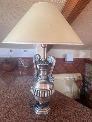 Lámpara de mesa clásica plateada