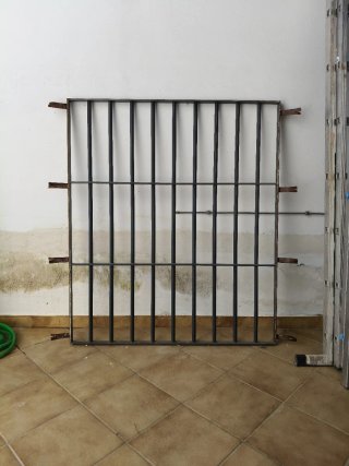 Reja de hierro macizo, venta en persona.