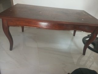 Mesa baja elevable de madera maciza