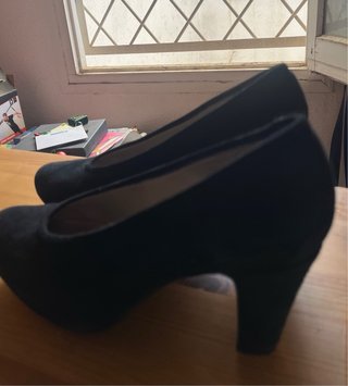 Zapatos tacón ante Unisa negros