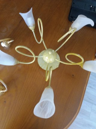 Lámparas de techo doradas y beige