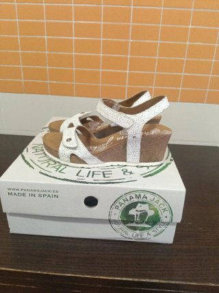 Sandalias Panama Jack piel blanca flores t.37