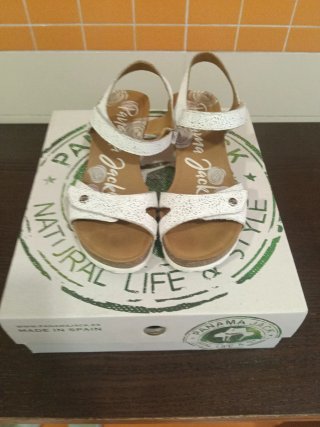 Sandalias Panama Jack piel blanca flores t.37
