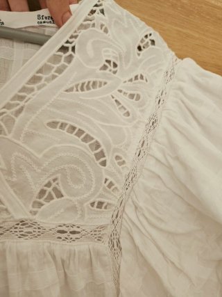 Blusa Sfera blanca con encaje