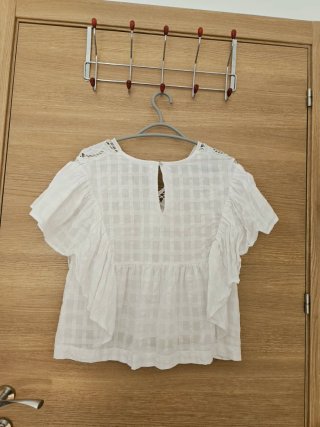 Blusa Sfera blanca con encaje