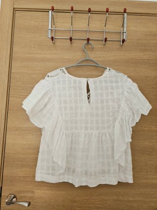 Blusa Sfera blanca con encaje
