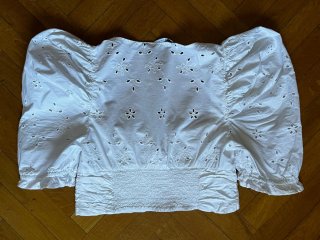 Blusa blanca bordada